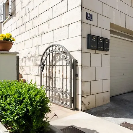 Apartment Mala Ana