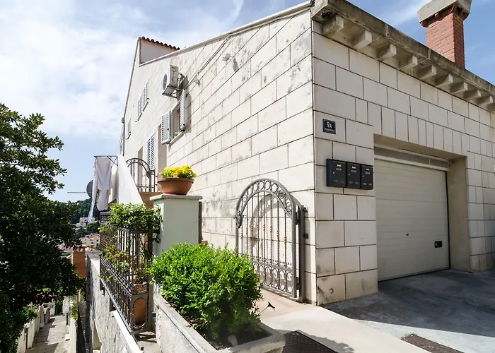 Mala Ana دوبروفينك